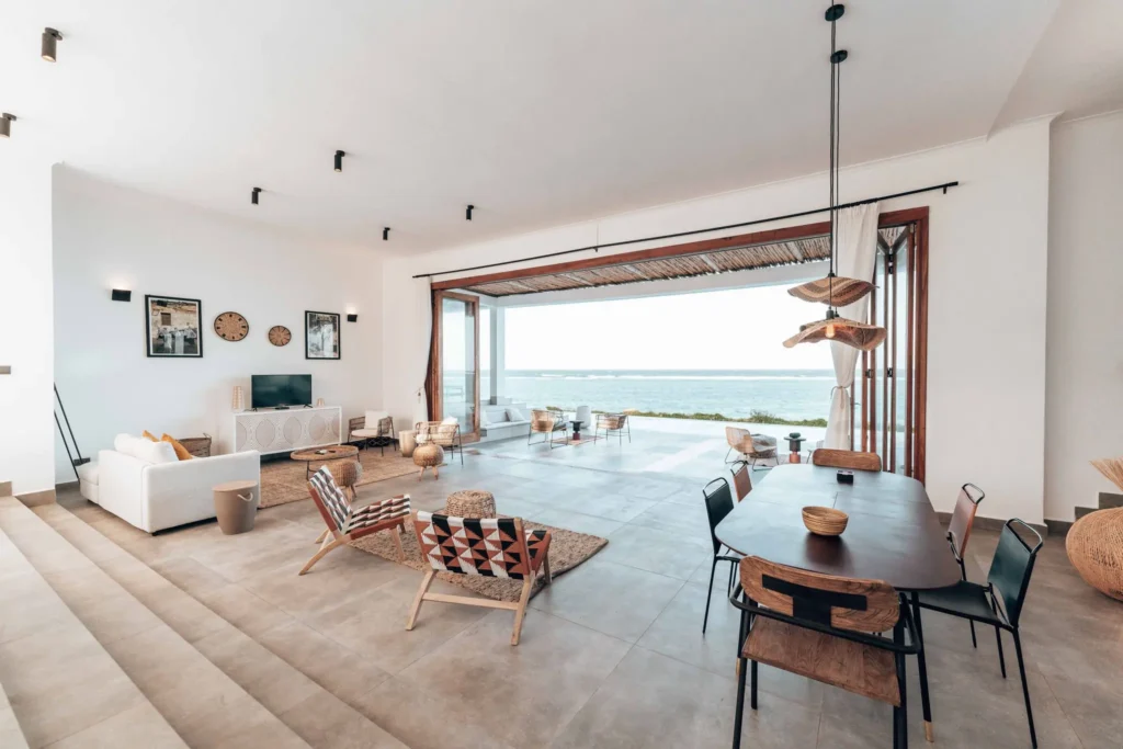 Villa Ilbarritz : salon et salle à manger ouverts sur la mer
